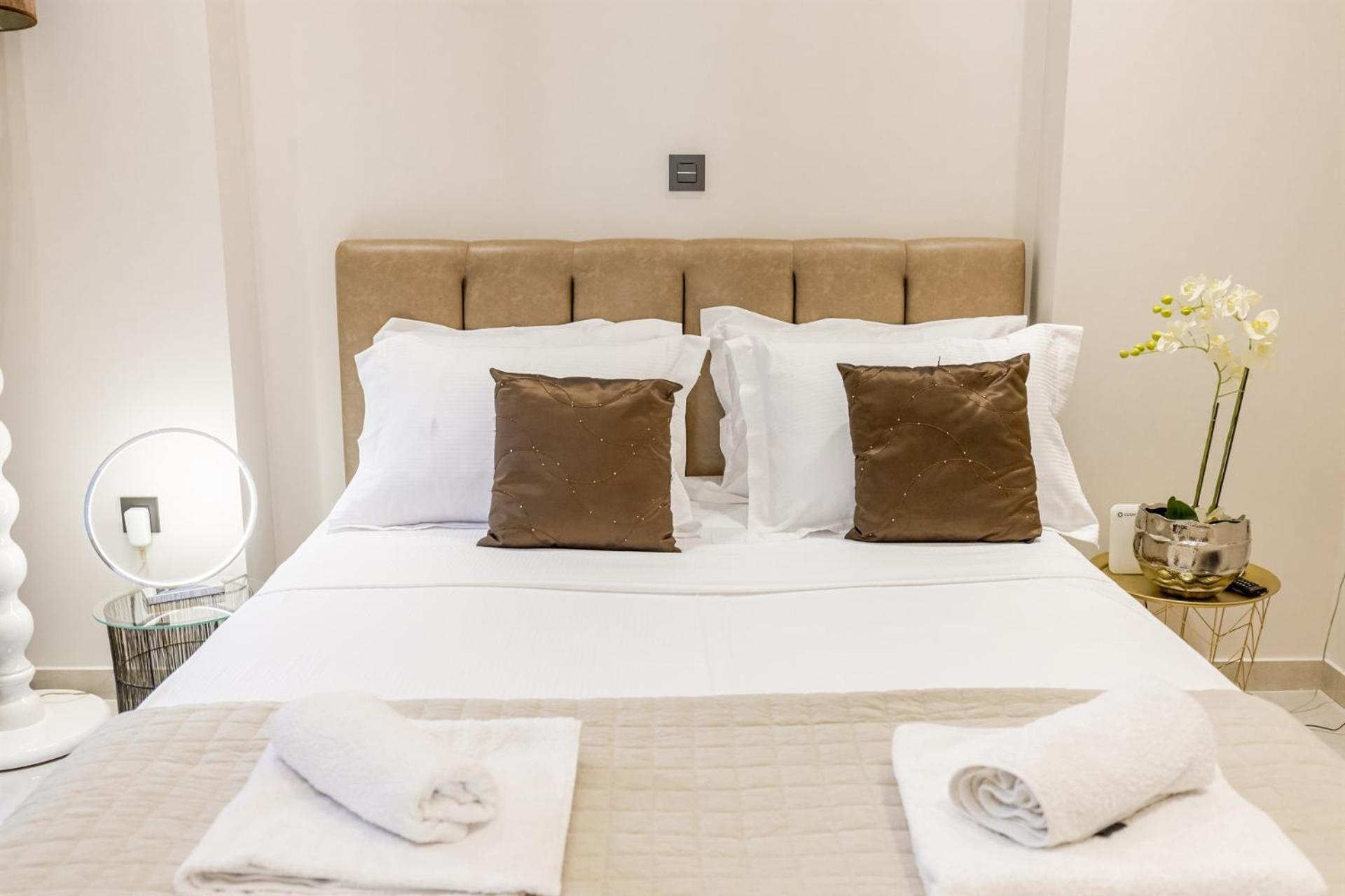 Vivian'S Luxury Suite Монемвазия Экстерьер фото