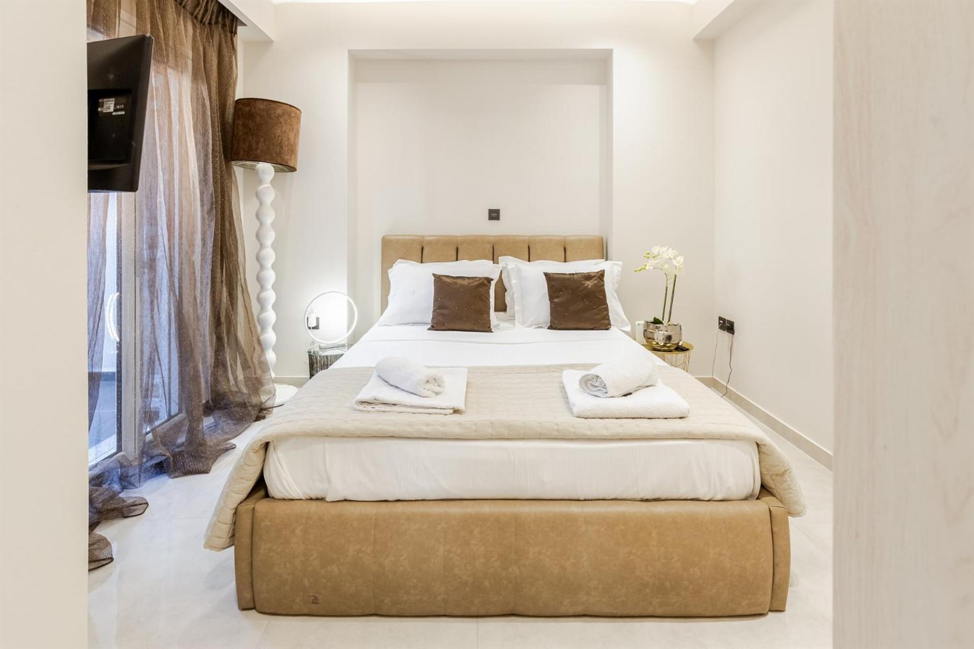 Vivian'S Luxury Suite Монемвазия Экстерьер фото